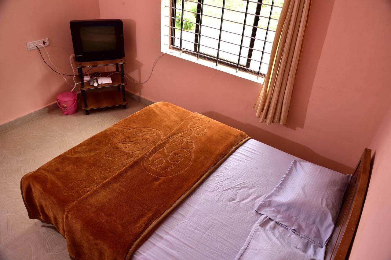 J R Mist Valley Inn Ooty Extérieur photo